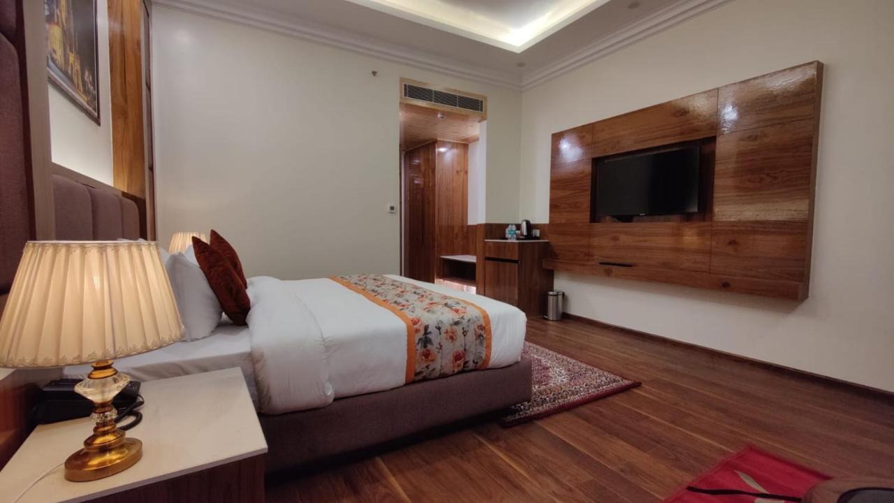 Hotel Woodpark Шимла Экстерьер фото