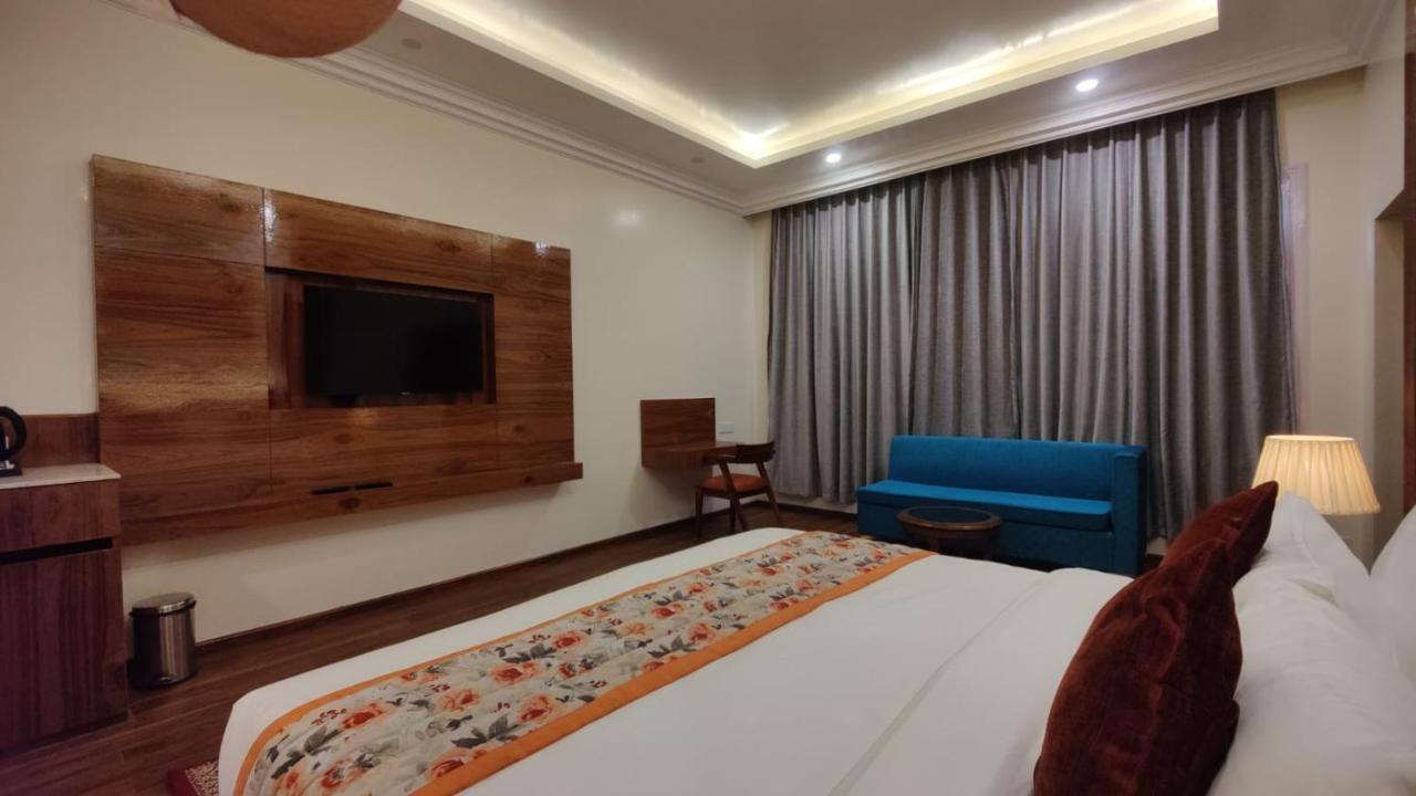 Hotel Woodpark Шимла Экстерьер фото