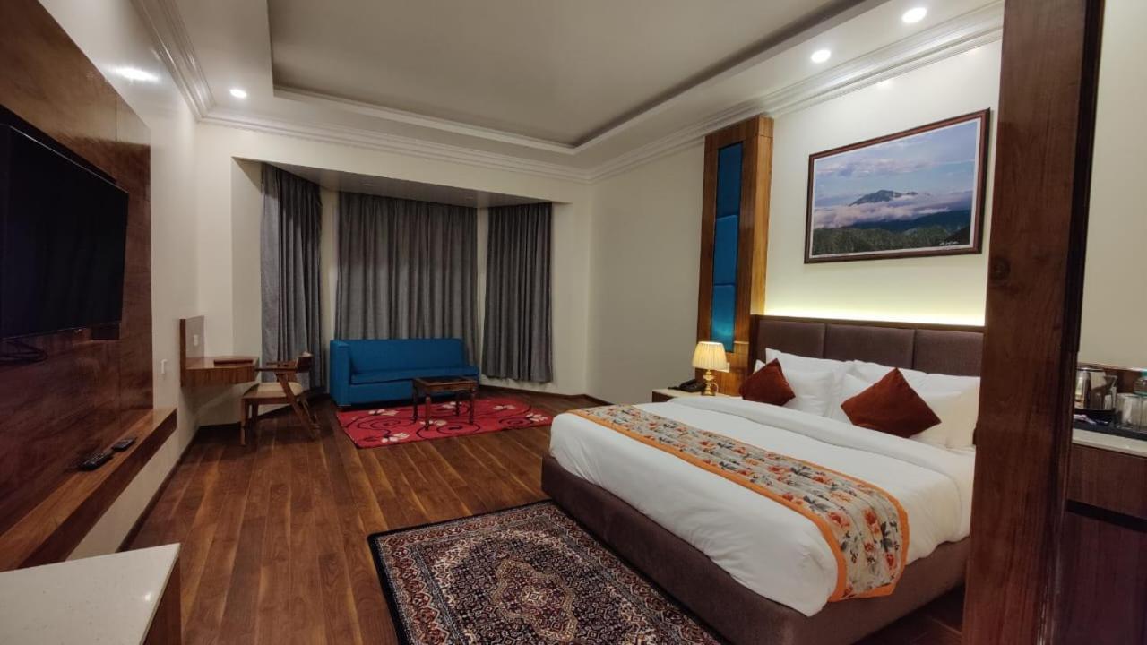 Hotel Woodpark Шимла Экстерьер фото