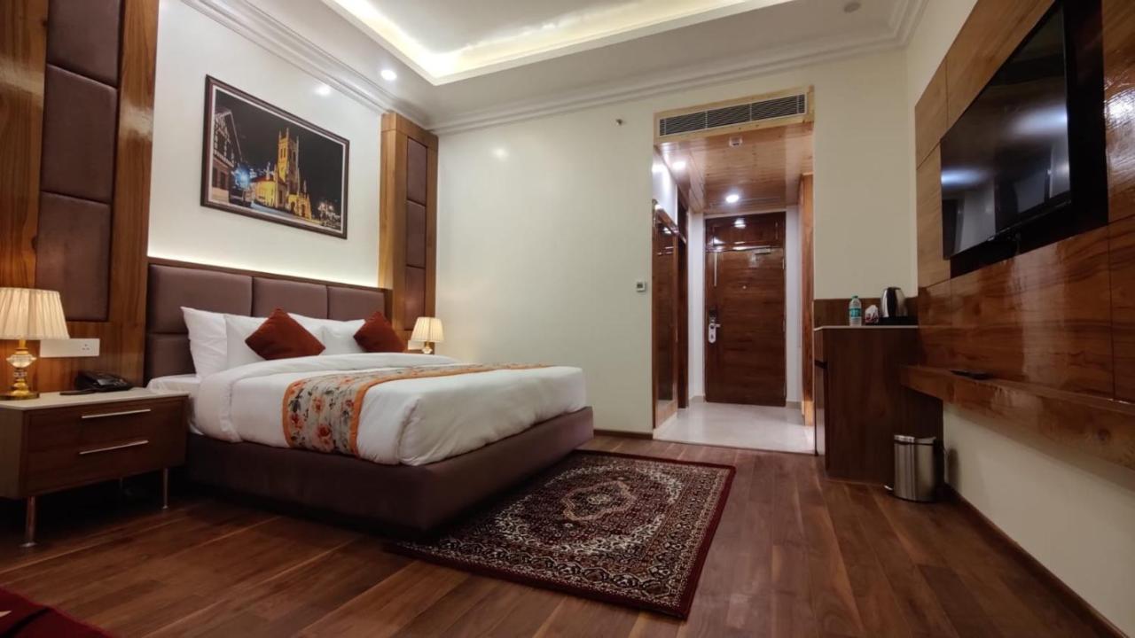 Hotel Woodpark Шимла Экстерьер фото