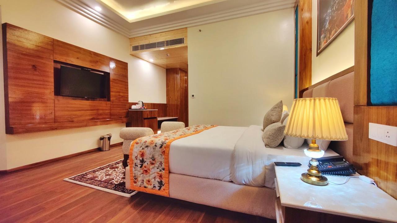 Hotel Woodpark Шимла Экстерьер фото