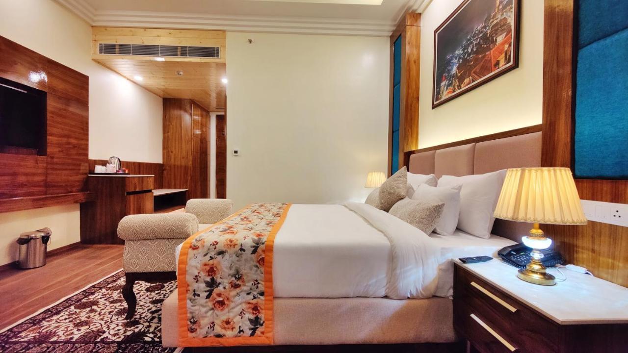 Hotel Woodpark Шимла Экстерьер фото