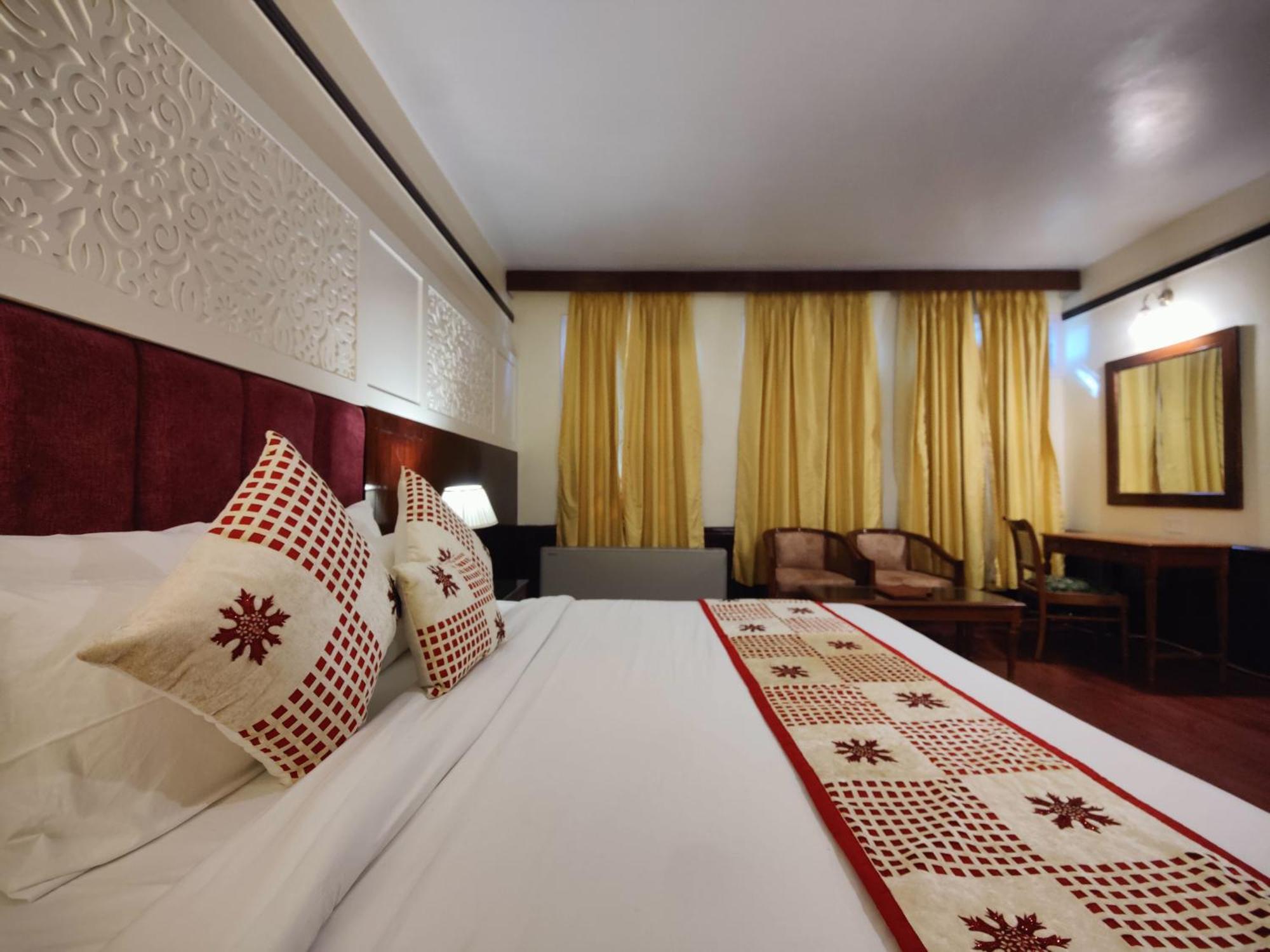 Hotel Woodpark Шимла Экстерьер фото